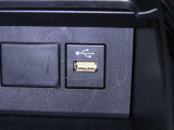 USB端子を装備しております。