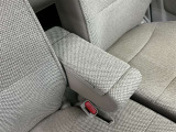 肘置きがあると運転姿勢が安定して疲れにくいです!
