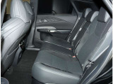 F専用本革シート。高級感ある内装で運転をより快適にします。