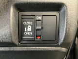 【片側パワースライドドア】片側がパワースライドドアになっており、運転席のスイッチやスマートキーでも開閉が可能です!開口部も広いので乗り降りも楽々♪