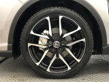 GR専用デザインの純正19インチアルミ!タイヤサイズは225/45ZR19です!ホワイトのブレーキキャリパー付き!