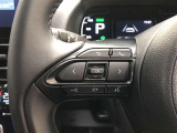 【ステアリングスイッチ】マルチインフォメーションディスプレイ内の表示切替や運転支援機能、オーディオなどの操作をステアリングから手を離さずに行うことができます。