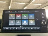 ナビや電話、FMなどのメニューが画面にまとまり、選びたい項目を見つけやすい構成です。普段使いに便利な接続メニューも備わり、目的に応じて使い分けられます。
