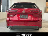 力強い印象のリアビュー。