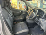 【ゆったりと運転してください】足元空間も広く、スムーズに乗り降りもいただけます♪