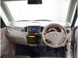 オシャレなインテリアで運転する気分も盛り上がりますよね^^