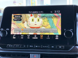 テレビの番組画面とチャンネル選択が表示され、停車中に映像やテレビ番組を視聴できます。チャンネルを画面から選べるため、休憩中にお好みの番組を楽しみたい方にも便利な装備です。