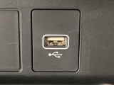 【USBポート】USBポートも装備されています♪スマートフォンのオーディオに連携も可能です。今や欠かせない装備の一つです!