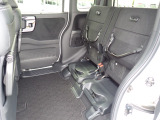 ◆チップアップ&ダイブダウン機構付【ULTR SEAT】は後席座面を左右分割で跳ね上げることができます。トランクで積載できない背の高い荷物をラクラク収納できます。ホンダ車ならではの人気装備です。