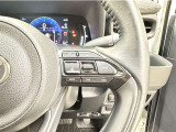 レーダークルーズコントロールを搭載しております。前車との距離をレーダーで測り一定の車間距離とスピードを保つとても便利な機能です。高速道路で楽に安心安全です!