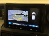 リバースギアに入れるだけで後方の表示へ切り替わります。夜間や雨の日の駐車も楽になりますよ。