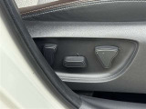パワーシート搭載。微妙な調整が手軽にでき、最適なポジションで運転することが可能です。