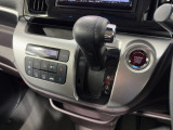 インパネシフトだから視線の移動も少なく足元もスッキリ♪運転席もゆったりしているのでゆとりを持ってドライブできますね!