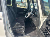 エンジンルームも綺麗に洗浄してから納車致します。普段あまり見ることが無い箇所だからこそ綺麗だと感動しますよね(*&acute;▽`*)