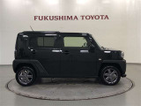 【まるごとクリーニング】シートを取り外し、車内を徹底洗浄。隅々まで丁寧に仕上げています。