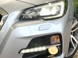 【LEDヘッドライト】悪天候や夜間走行時も良好な視界を確保し安心して運転できる高輝度LEDヘッドライトを装備!点灯速度が早く、消費電力も抑えられています。