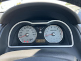 速度計や回転計、燃料計などがまとまり、運転に必要な情報をひと目で確認しやすい配置です。表示が見渡しやすく、日常の運転を落ち着いてサポートします。