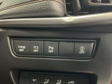 運転席横のスイッチでアイドリングスイッチやパーキングセンサーのON/OFFの切替が可能です。