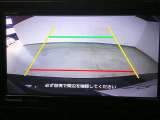 バックモニター付き。 車両後方の映像が画面に表示されるので、車庫入れが苦手な人も安心です。ただし、目視確認もお忘れなくお願いいたします。