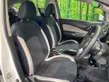 運転席まわりには十分なスペースがあり、大柄な方でもゆったり運転していただける環境です。