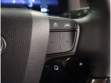 ハンドルから手を放さずに操作出来ますので、安全運転にもつながりますね