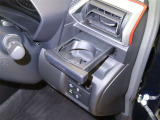 運転席にカップホルダーを装備しております。
