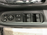 狭い駐車場で便利な電動格納ドアミラーが付いています。