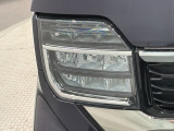 LEDヘッドライトは、点灯の瞬間から最大光量を発揮し、突然暗くなるトンネルなどでの安定感を高めます。