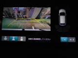 バックカメラの画像です。ガイドラインがスムースな車庫入れをサポートいたします。車庫入れの安心感がアップしますね。