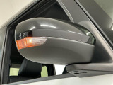 【ウインカーミラー】方向指示器をミラーのランプに点灯。対向車への視認性を高め、安心安全な方向転換をサポートします♪