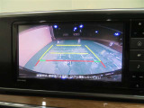 車両後方の映像を映すバックモニター。進路を確認しながら安全に車庫入れできます。
