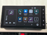 【9インチスマホ連携ディスプレイオーディオ】 対応しているスマホアプリを大画面で使えます!フルセグテレビやラジオの視聴、Bluetooth接続による音楽鑑賞、ハンズフリー通話なども利用可能です。