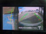 サイドブラインドモニターは、障害物などの確認を補助するシステムです。前進、右左折するときは直接目で周囲の安全を確認し、ゆっくりした速度で運転してください。また、左折時には内輪差に注意してください。