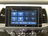 【ディスプレイオーディオ】スマホとつなげばスマホの地図アプリが大画面で表示。操作も画面タッチで簡単にできます!またスマホ内の音楽も車内スピーカーで聴くことができるので、楽しくドライブできますね♪