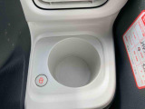 電動格納式ミラーは運転席アームレストにあり使いやすいです