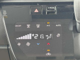 フルオートエアコン搭載。温度設定だけで、車内はいつも快適な空間を維持できます。