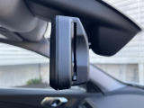【ルームミラー一体型ETC】BMWといえばルームミラー一体型のETC。ドライバーから差し込めるかたちになっておりますので、差し忘れの際も慌てずにご利用いただけます。