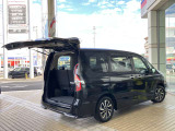 ◆リアゲートオープン◆インテリジェントキーや運転席からそ操作で電動で開閉します。ハンズフリー機能、挟み込み防止機構付きです。