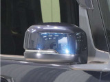 ◆ドアミラーウインカー◆ドアミラーにウインカーを装備しています。対向車に自身の進行方向を合図し安全に運転できます。