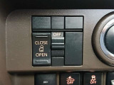 パワースライドドア付きだから、狭い駐車スペースなどでの 乗り降りラクラク!小さなお子さまのいるご家庭には嬉しい装備です
