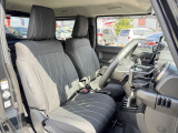 運転席シート廻りは使用感も少なく、良好な状態となっています。前オーナー様が丁寧に使っていたことがよくわかりますね。