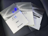 メンテナンスノート、取扱説明書です。 その車の整備記録が事細やかに記録されています。 車が生まれてから今までどのような道を歩んできたのか判るとても重要な物ですよ。