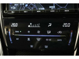 運転席と助手席、それぞれ温度調節ができ、オールシーズン快適なオートエアコンとなっております!
