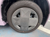 純正の14インチホイールを装着しております。タイヤサイズは155/65R14です。