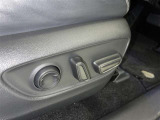 パワーシート搭載。微妙な調整が手軽にでき、ピッタリのポジションで運転することが可能です。