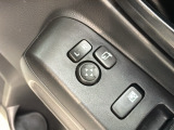 狭い駐車場で便利な電動格納ドアミラーが付いています。