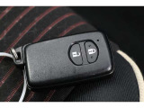 ■スマートキー■ 鍵を身に着けていれば、ドアの施錠・開錠が可能です!バッグから鍵を探し出す必要もないので、たくさん荷物を持っていたり雨の日傘をさしている時にも便利ですね!