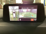 狭い場所での駐車やすれ違いなどでより的確な運転操作に役立つ360&deg;ビューモニターが装備されています。