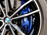 【BMWアロイホイル】軽量かつ強度に拘ったアロイホイル。走行性能ポテンシャルを引き出す設計。車の足元を引き締めてくれる大きなポイントはアロイホイルです。