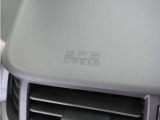 ◆助手席エアバッグ◆SRSエアバッグは、シートベルトだけでは防ぎきれない衝突時の衝撃から乗員を守るための安全装置。衝突時に瞬時に膨らみ、頭部や胸部がダッシュボードに直接衝突するのを防ぎます。